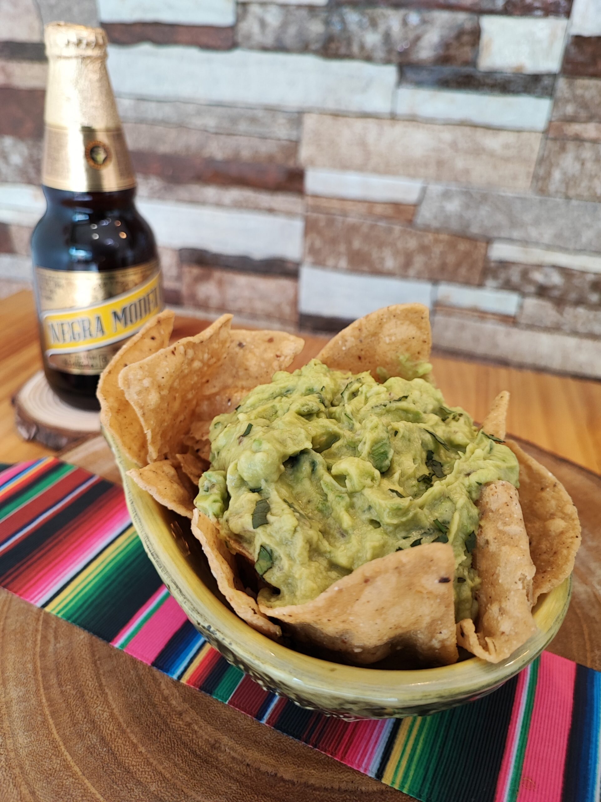 totopos con guacamole